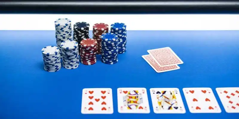 Poker online và poker truyền thống có gì khác biệt?